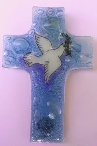 Croix de baptême colombe en verre