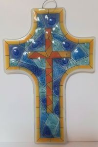 Croix en verre tons oranges et bleus